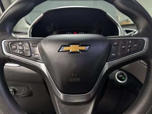 Used 2021 Chevrolet Equinox LS FWD image 17