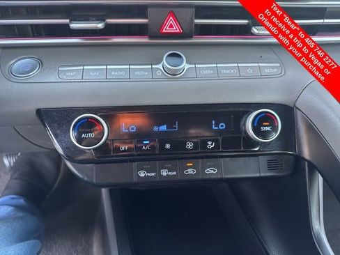 Used 2024 Hyundai Elantra SEL image 25