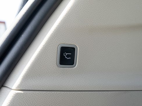 Used 2022 Chrysler Pacifica Touring-L FWD image 10