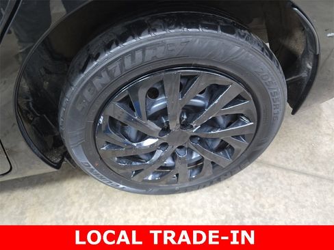 Used 2018 Toyota Corolla LE image 30