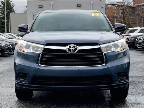 Used 2014 Toyota Highlander LE image 2