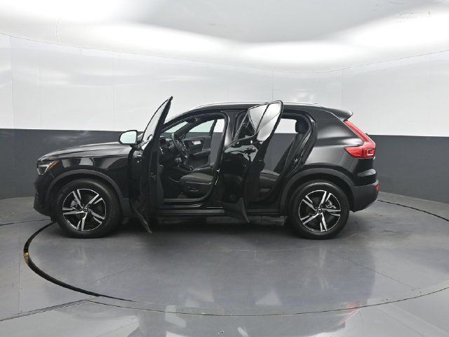 Used 2023 Volvo XC40 B5 Core w/ Convenience Package AWD/4WD image 42