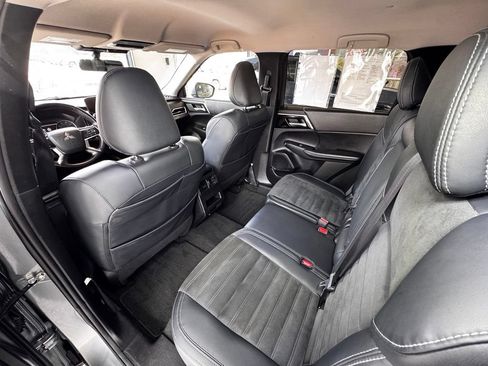 Used 2024 Mitsubishi Outlander SE AWD/4WD image 39