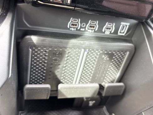 Used 2025 RAM 1500 Limited image 43