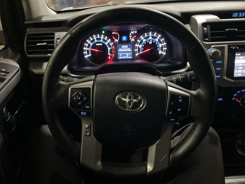 Used 2018 Toyota 4Runner SR5 AWD/4WD image 19