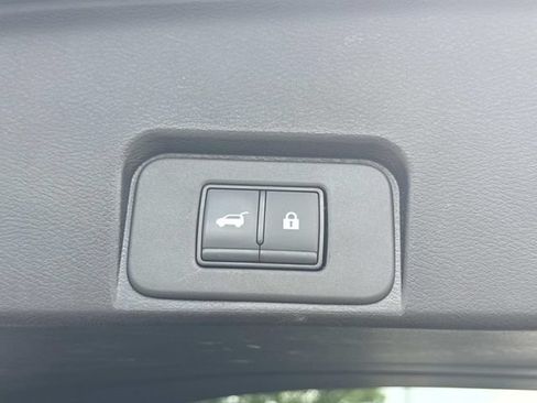 Used 2025 Nissan Rogue SV AWD/4WD image 15