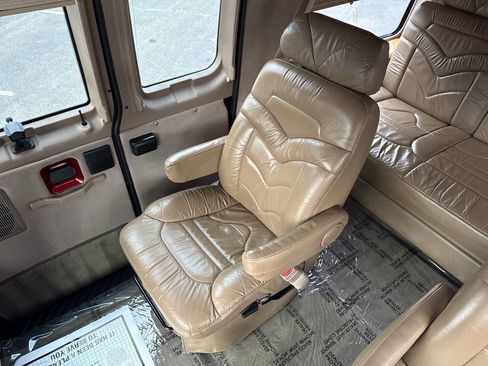 Used 1999 Ford E-150 and Econoline 150 image 14