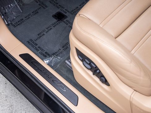 Certified 2023 Porsche Cayenne GTS AWD/4WD image 28
