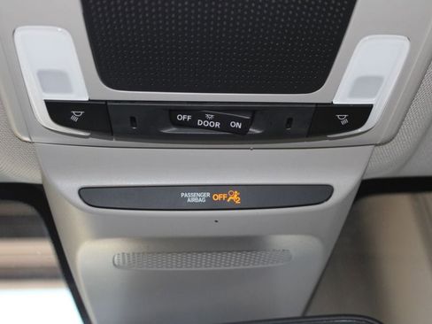 Used 2025 Honda HR-V LX image 34