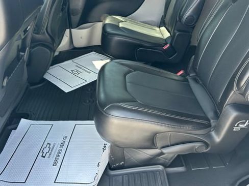 Used 2024 Chrysler Pacifica Touring-L FWD image 30