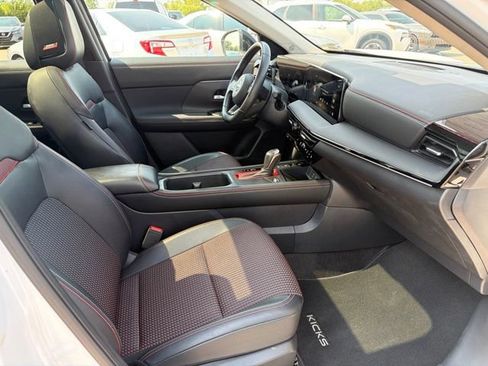 Used 2025 Nissan Kicks SR w/ SR Premium Package FWD image 18