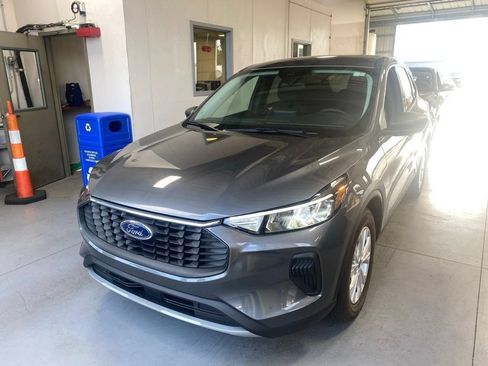 Used 2023 Ford Escape Active w/ Cold Weather Package FWD image 2