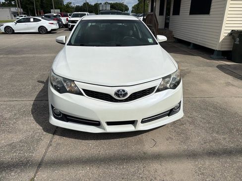 Used 2014 Toyota Camry SE FWD image 12