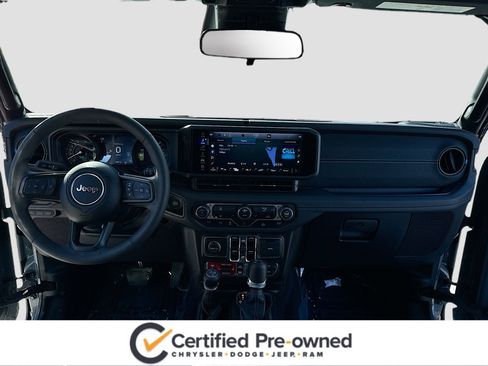 Used 2025 Jeep Wrangler Unlimited Rubicon 4xe image 3