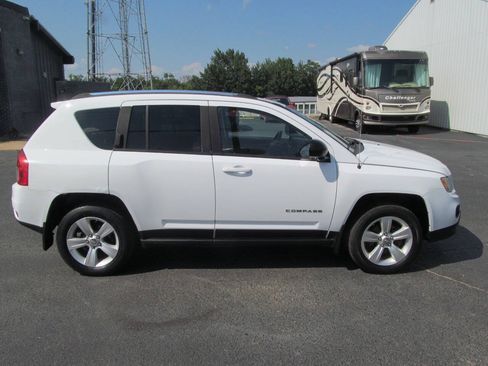 Used 2012 Jeep Compass Latitude w/ Sun/Sound Group AWD/4WD image 6