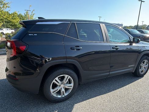 Used 2024 GMC Terrain SLE AWD/4WD image 8
