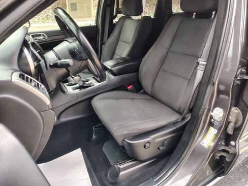 Certified 2021 Jeep Grand Cherokee Laredo image 17