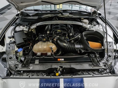 Used 2019 Ford Mustang Shelby GT350 w/ Technology Package RWD image 3