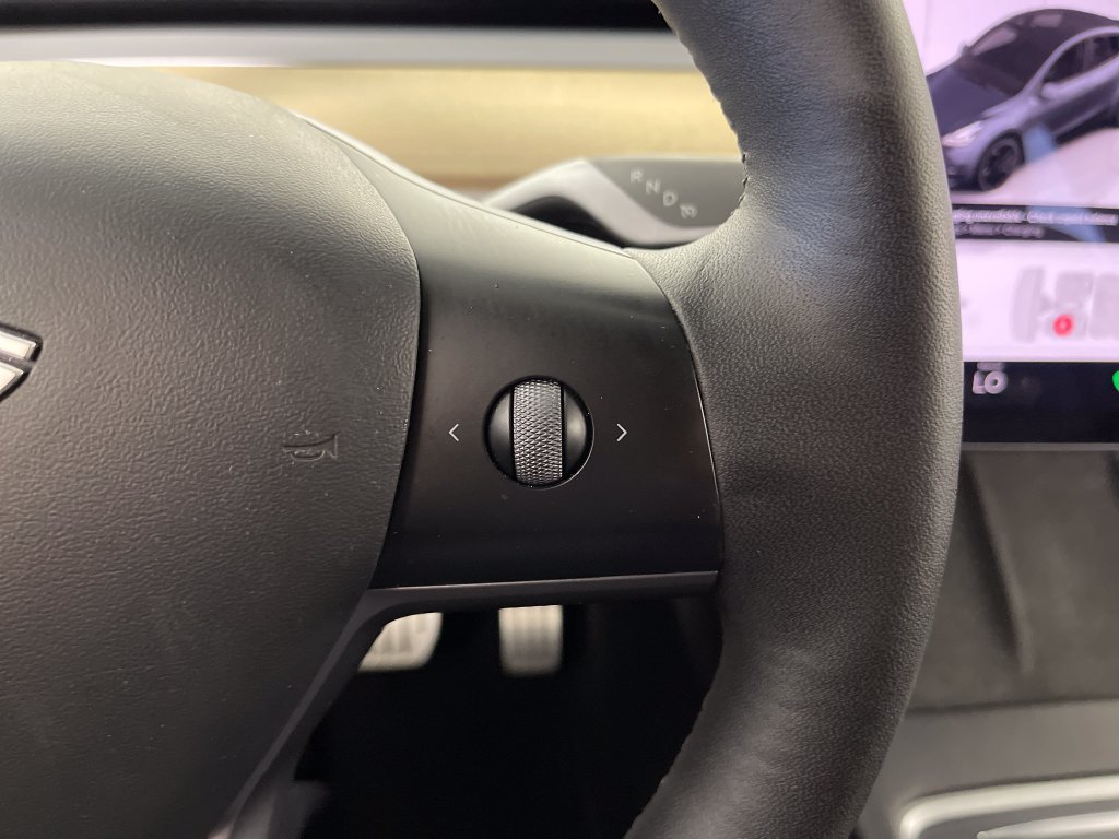 Used 2022 Tesla Model Y Performance AWD/4WD image 29