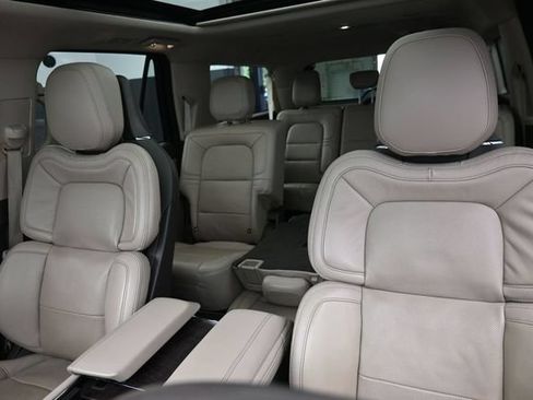 Used 2024 Lincoln Navigator L Reserve w/ Equipment Group 201A AWD/4WD image 17