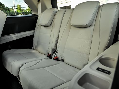 Used 2025 Mercedes-Benz GLS 450 4MATIC image 24