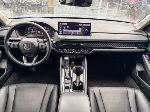Used 2024 Honda Accord Touring image 11