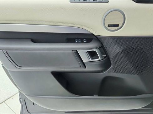 Used 2024 Land Rover Discovery Dynamic SE image 37