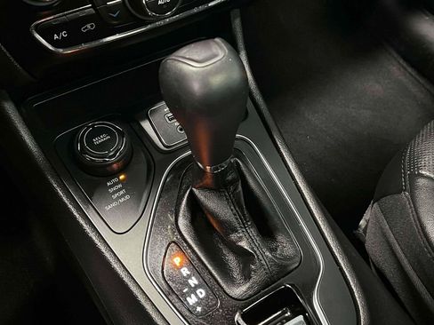 Used 2021 Jeep Cherokee Limited image 34