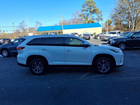 Used 2019 Toyota Highlander XLE image 29