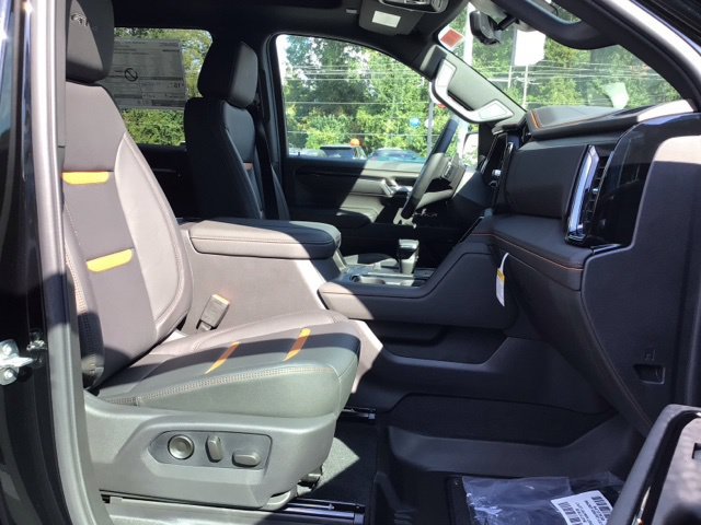 New 2026 GMC Sierra 1500 AT4 w/ AT4 Premium Package AWD/4WD image 28