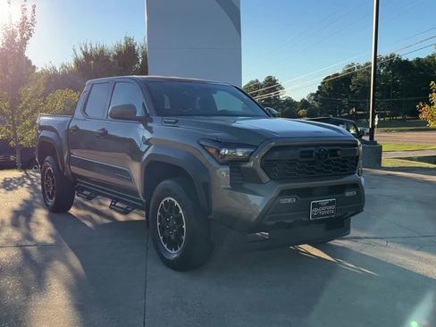 Used 2024 Toyota Tacoma TRD Off-Road image 8