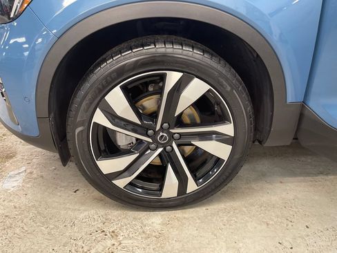 Used 2024 Volvo XC40 B5 Plus AWD/4WD image 9
