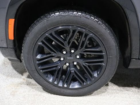 Used 2023 Jeep Wagoneer Series II image 9