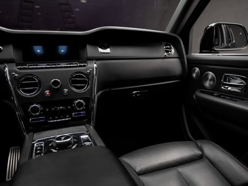 Used 2022 Rolls-Royce Cullinan w/ Technology Package AWD/4WD image 42