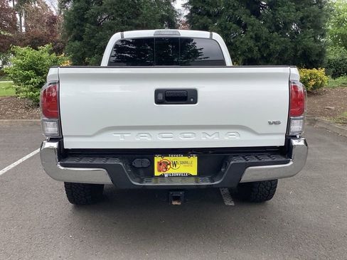 Certified 2022 Toyota Tacoma TRD Off-Road AWD/4WD image 21