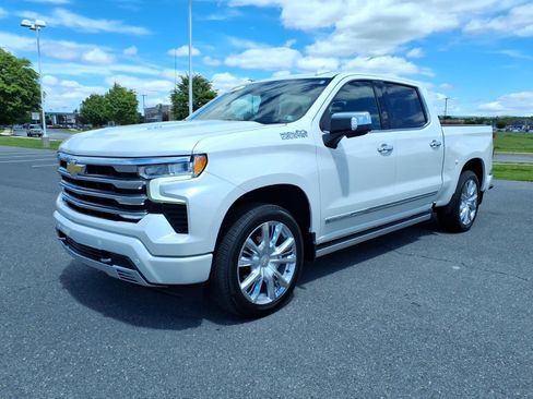 Certified 2025 Chevrolet Silverado 1500 High Country AWD/4WD image 1