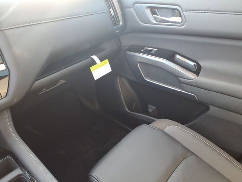 New 2026 Nissan Pathfinder SL image 23