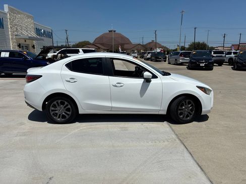 Used 2019 Toyota Yaris LE FWD image 2