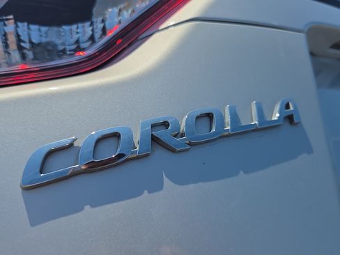 Used 2024 Toyota Corolla LE FWD image 29