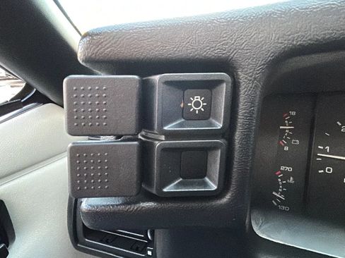 Used 1993 Ford Mustang LX image 26