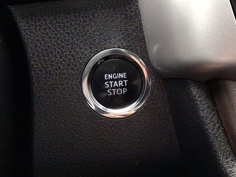 Used 2017 Toyota Highlander Limited image 24