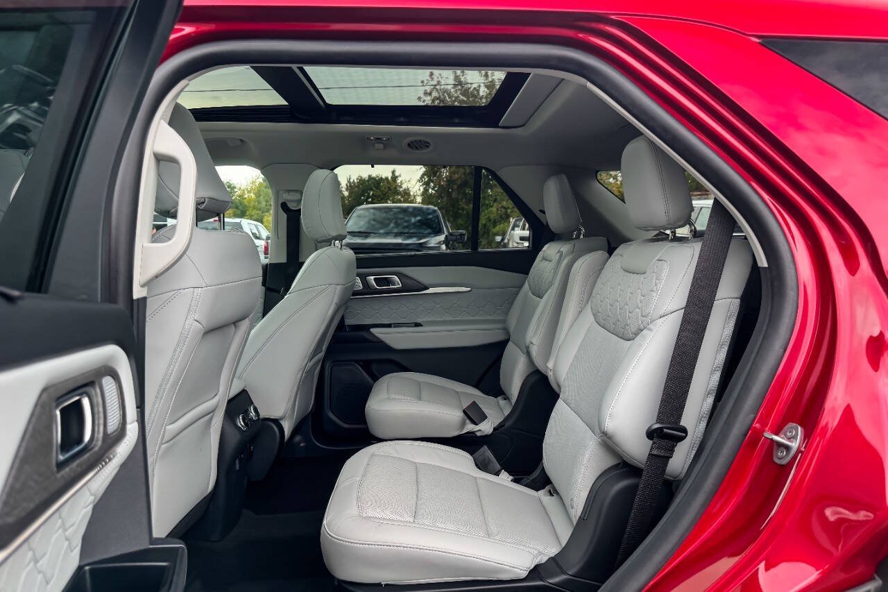 Used 2025 Ford Explorer Platinum w/ LUX Leather Package AWD/4WD image 25