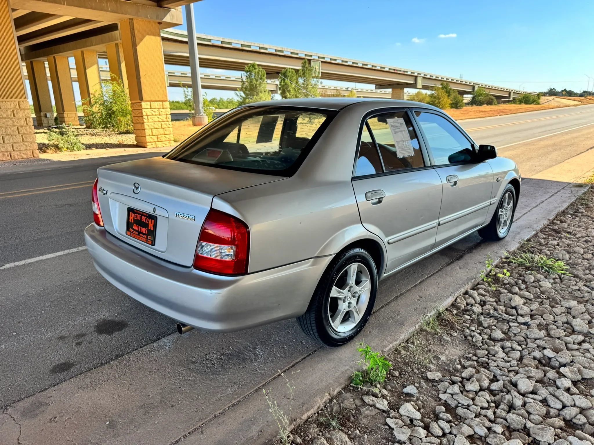 Used 2003 MAZDA Protege FWD image 3
