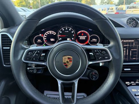 Used 2023 Porsche Cayenne AWD/4WD image 25