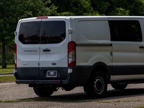 Used 2017 Ford Transit 250 130 Low Roof image 5