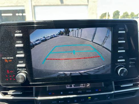 Used 2022 Toyota Sienna XLE FWD image 13