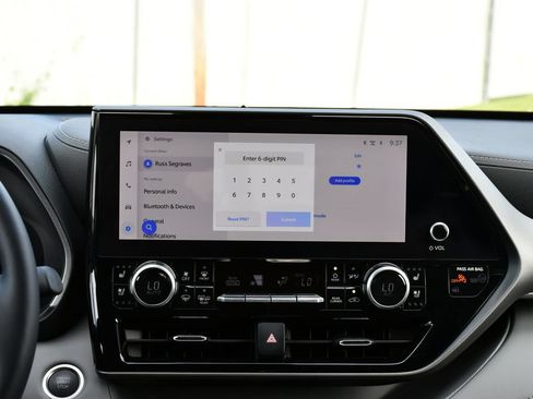 Used 2024 Toyota Highlander Limited FWD image 32