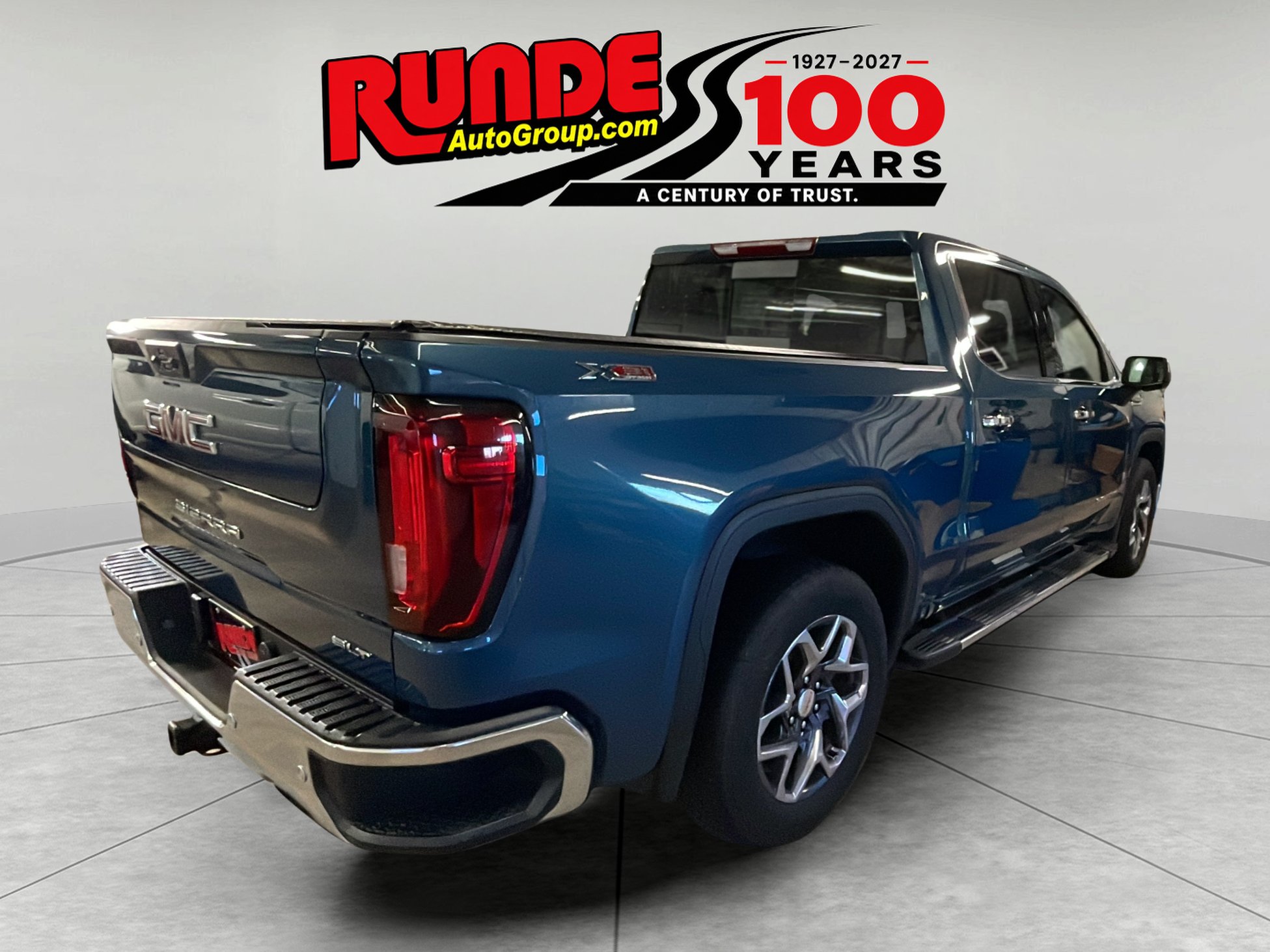Used 2024 GMC Sierra 1500 SLT w/ SLT Premium Plus Package AWD/4WD image 5