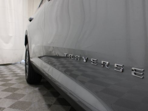 Used 2025 Chevrolet Traverse LT w/ Driver Confidence Package FWD image 30