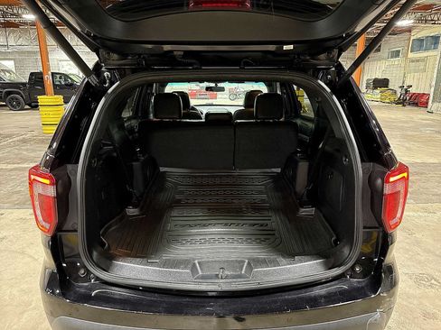 Used 2016 Ford Explorer XLT w/ Equipment Group 202A AWD/4WD image 11